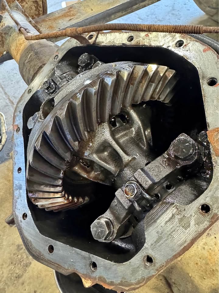 14 BOLT GM REAR AXLE