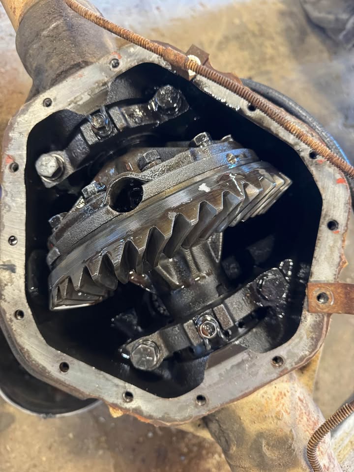 14 BOLT GM REAR AXLE