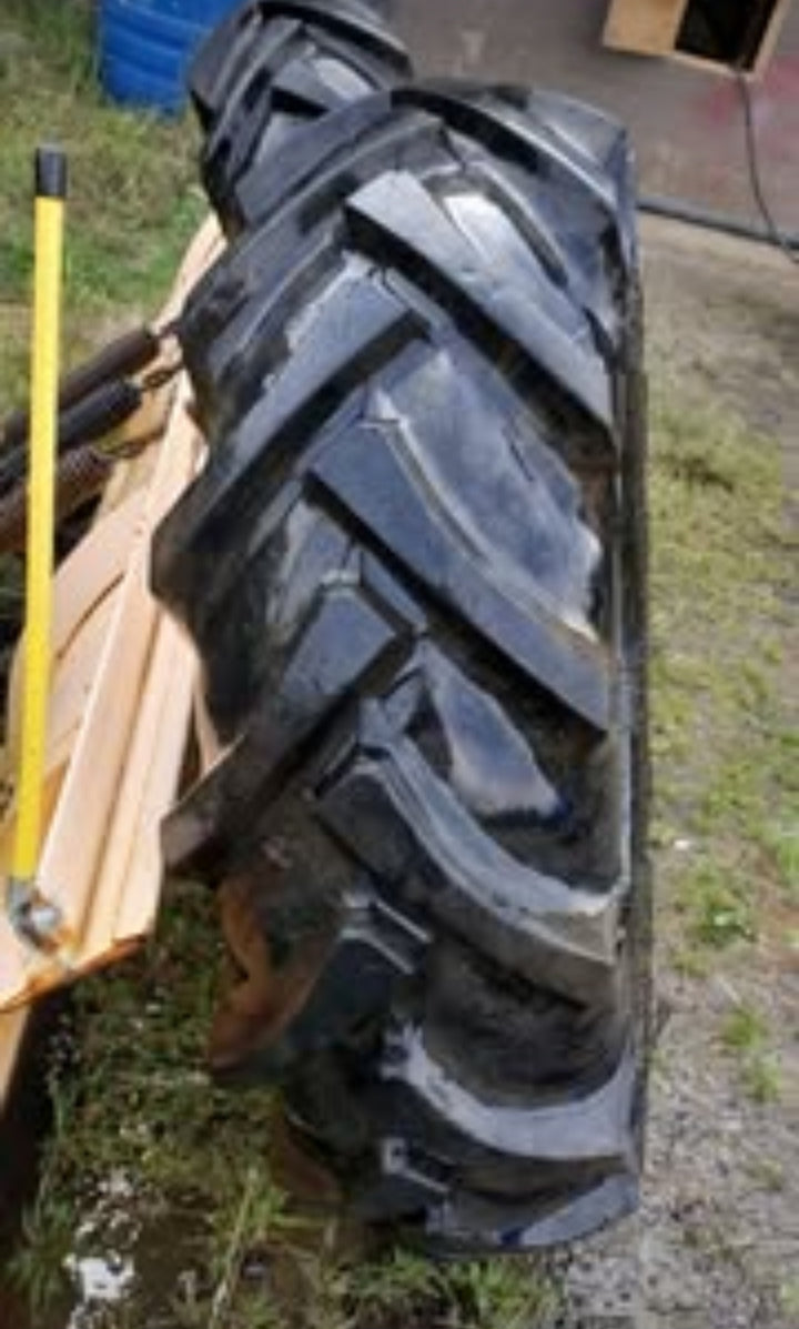 TRACKER TIRES -  BKT TR 135 12.4X20