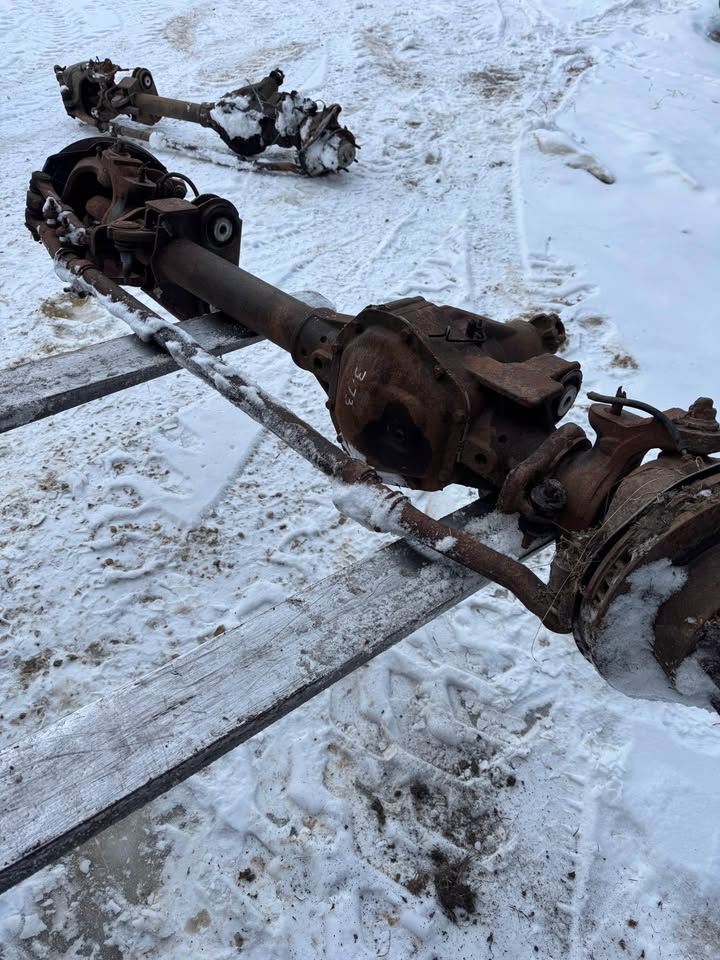 FORD DANA 60 STEER AXLE - COMPLETE