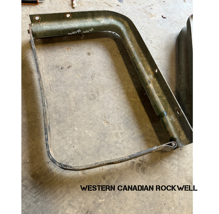 FUEL TANK BRACKET AND STRAP, LMTV