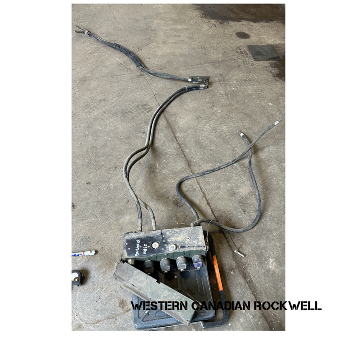 TRUCK PARTS CAB LIFT CONTROL PANEL, LMTV